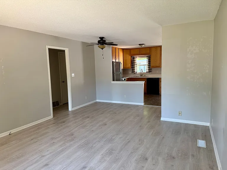 625-627 Sand Lake Rd — Photo 6