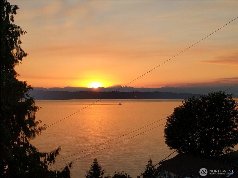 3rd image of 2704 SW 152nd Place
