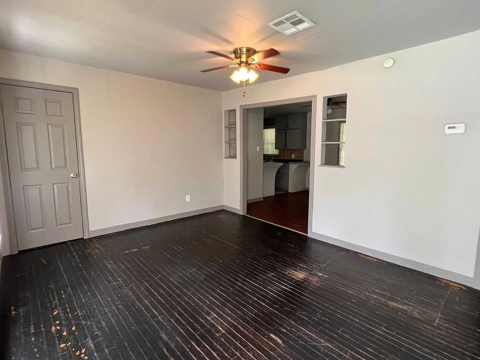 3 bed, 824 sqft, $1,250 — Photo 4