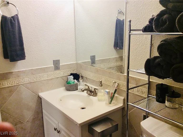 5108 Wilbur St — Photo 27