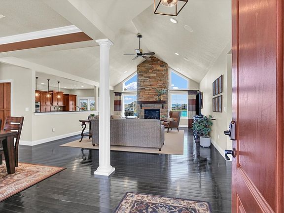 5th image of 1614 English Oak Dr