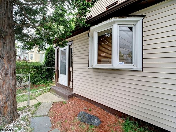 2nd image of 60 Bell St