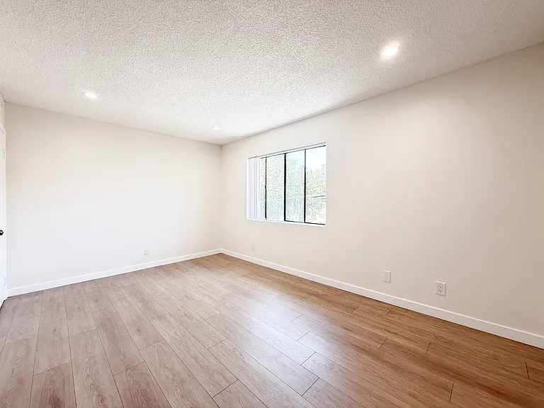 517 Fischer St #5 — Photo 10