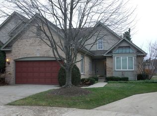 2531 Stonebridge Ln, Northbrook, IL