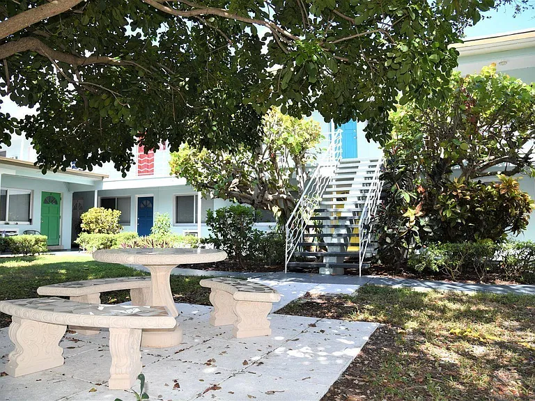 101 S Palmway #5 — Photo 7