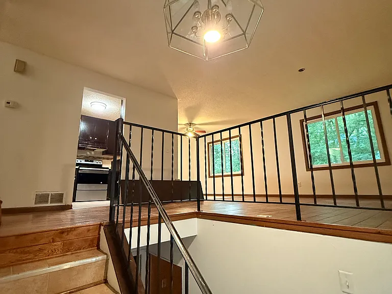 413 Butler Ave E — Photo 8