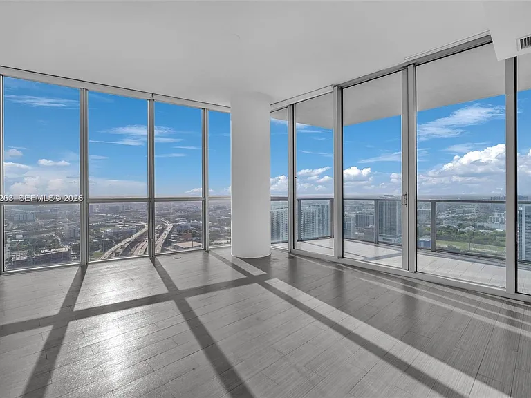 1100 Biscayne Blvd #4308 — Photo 8