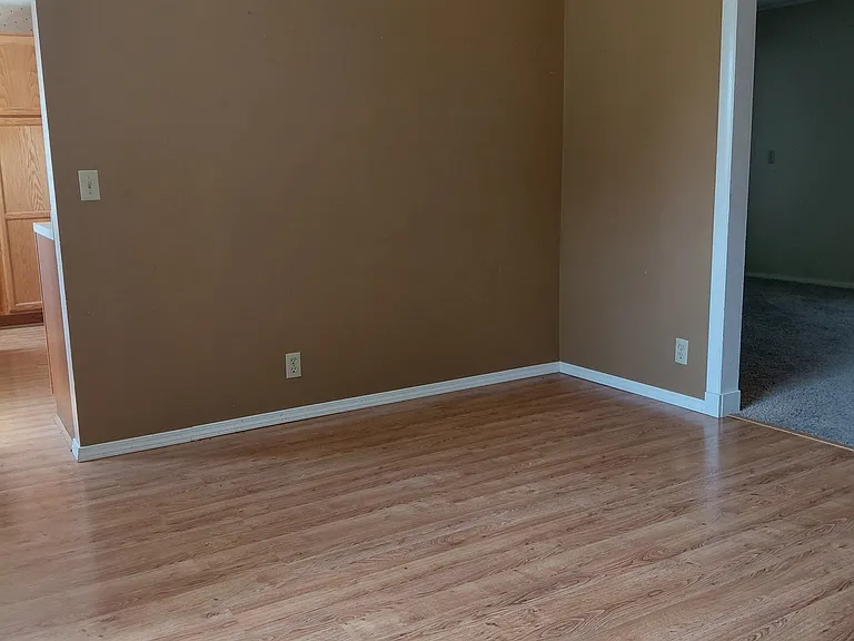 503 W Fowler Rd — Photo 4