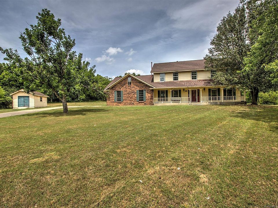 1st image of 2402 Parkwood Cir