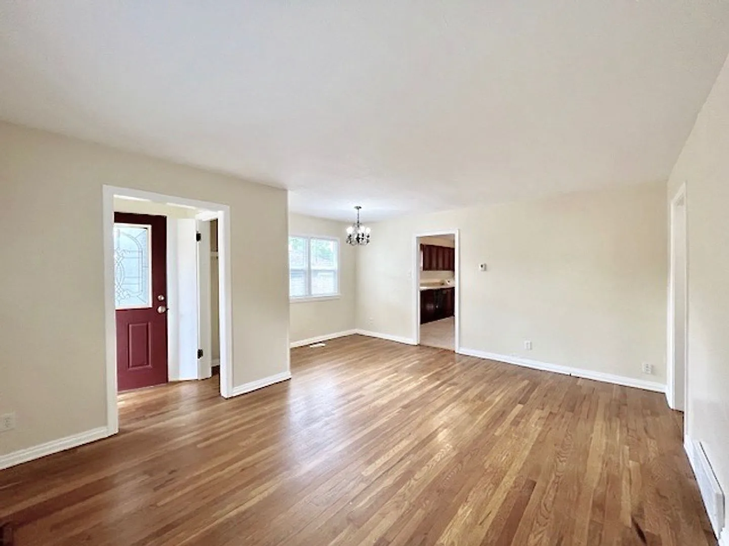Adorable Home In Hillside Neighborhood! — Photo 3