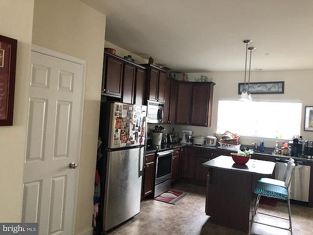 2nd image of 459 English Oak Ln