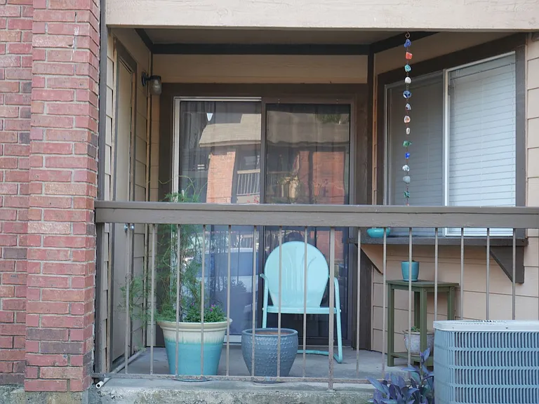 Englebrook Apartments — Photo 35
