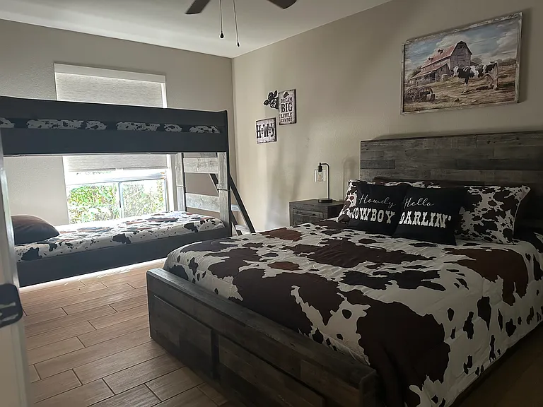 1814 W Kerry Ln — Photo 26