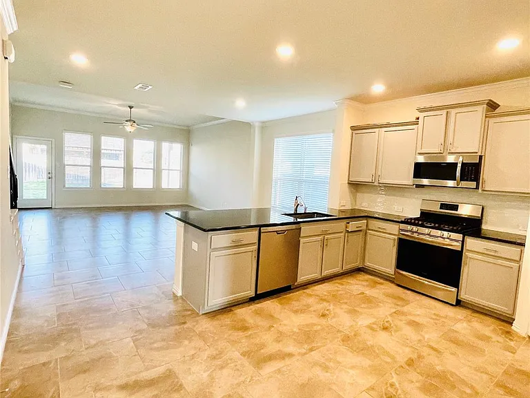 1915 Orchard Berry Ln — Photo 12