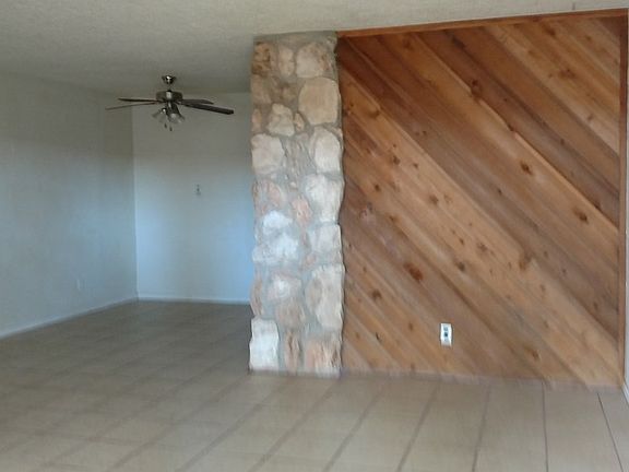 3rd image of 4000 Tanglewood Ln
