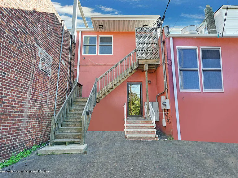 69 1st Ave — Photo 1