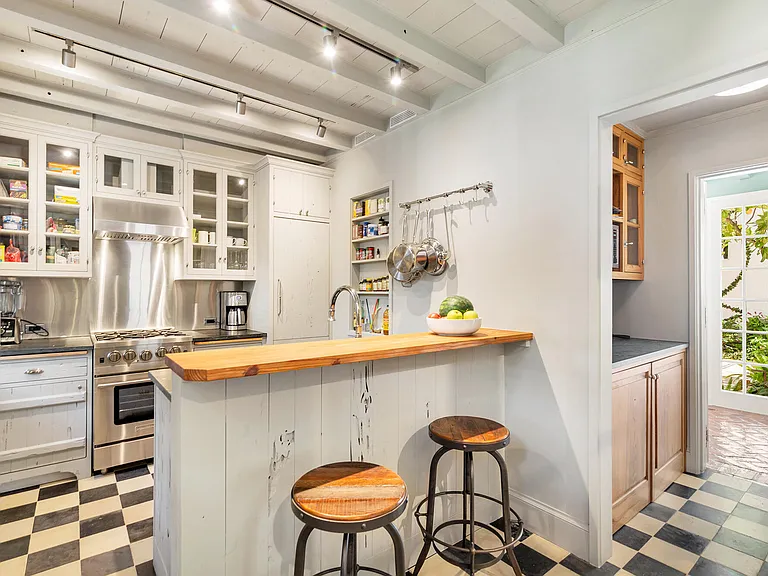 417 Peruvian Ave #1 — Photo 8