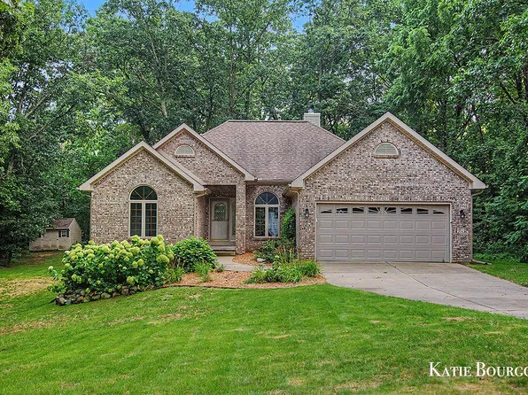 5180 Brookestone Dr NE, Rockford, MI 49341
