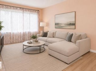 196 Roseland Vlg NW, Edmonton, AB T5E5R6