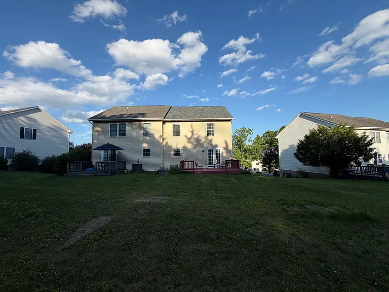 525 Pointe Dr — Photo 16