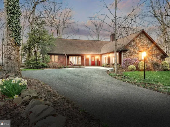10 White Oak Trl, Gettysburg, PA 17325