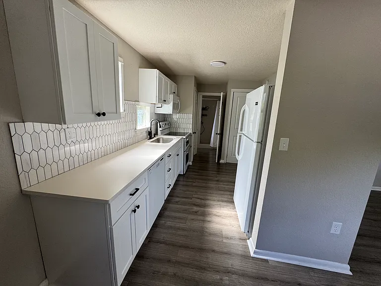 836 Orange Park Ave — Photo 3
