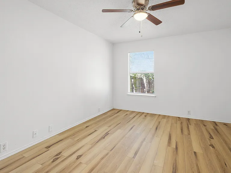 1004 Greenbend Dr — Photo 13