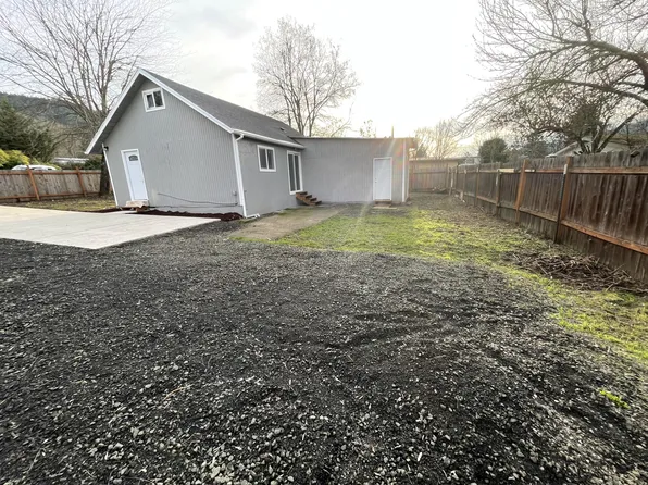 1045 Hill St, Myrtle Creek, OR 97457