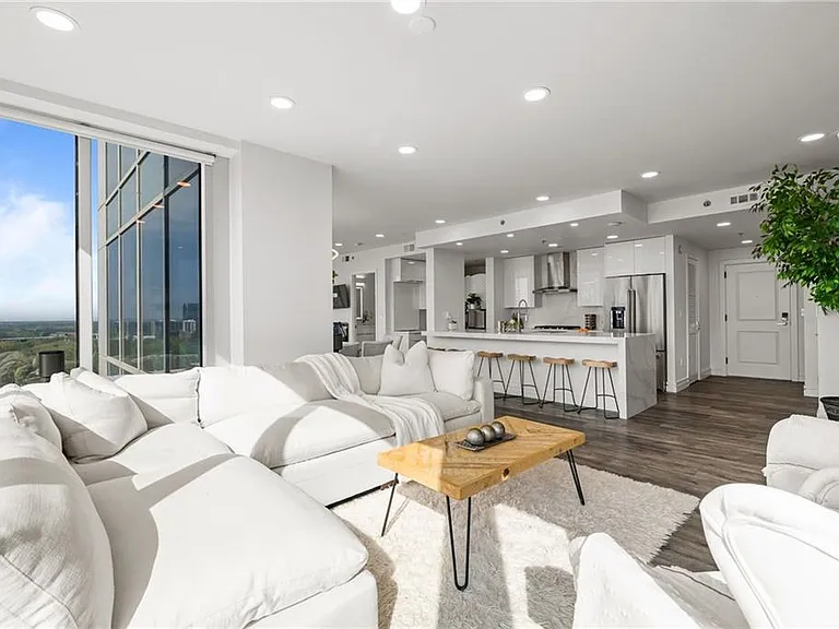 3338 Peachtree Rd NE #2207 — Photo 11