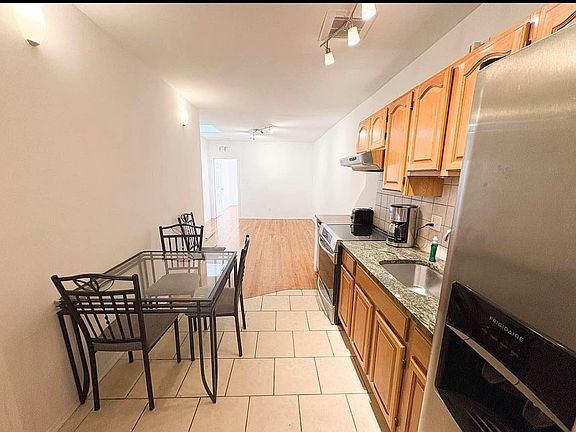 4th image of 119 Huron St APT 3R