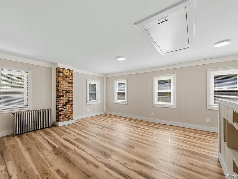 212 Center St — Photo 7