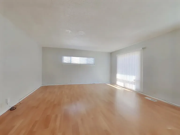 576 Laurel St — Photo 5