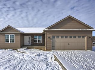 703 Red Bud Dr, Mahomet, IL 61853