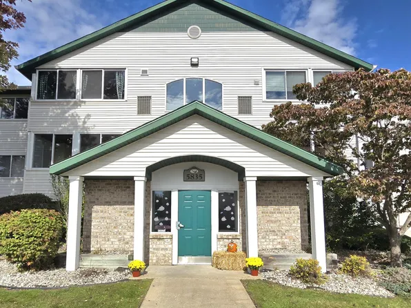 5835 Crosswinds Dr Unit 31, Norton Shores, MI 49444