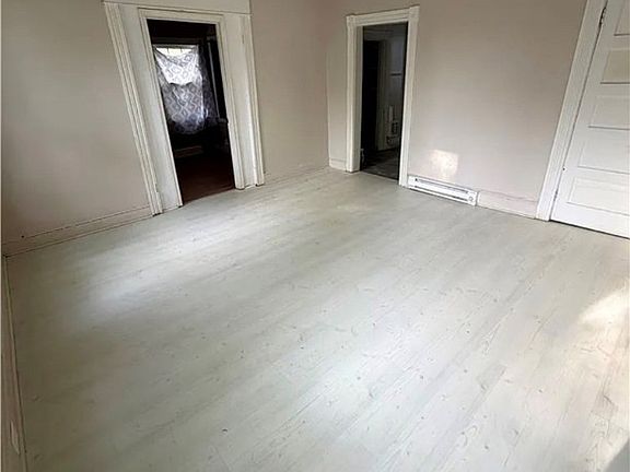 5th image of 215 Saint Andrew St