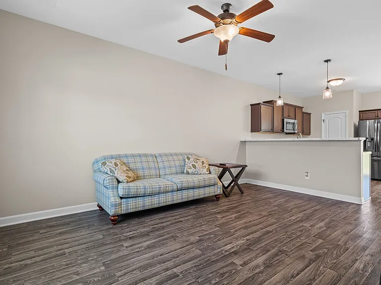 204 Alexa Pl — Photo 4
