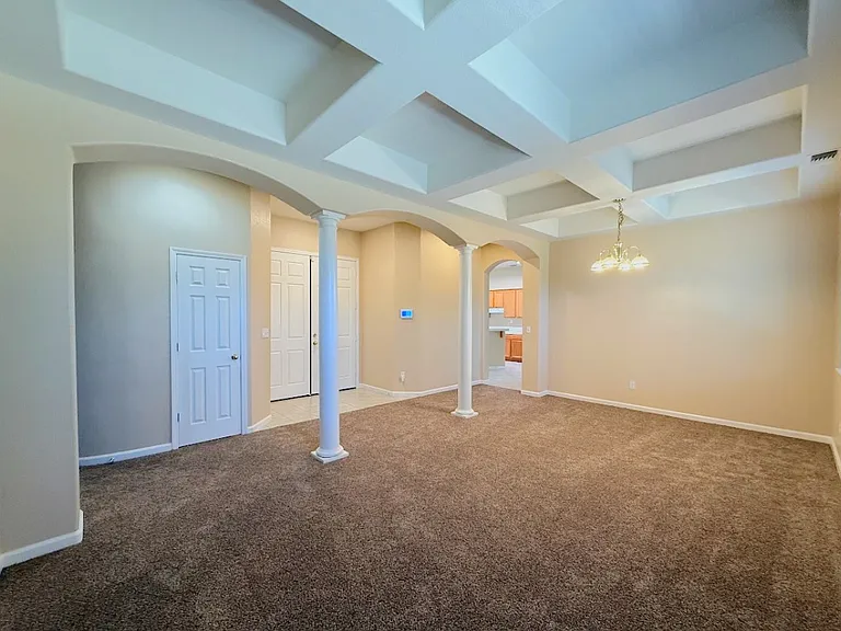 405 Hearst Dr — Photo 2