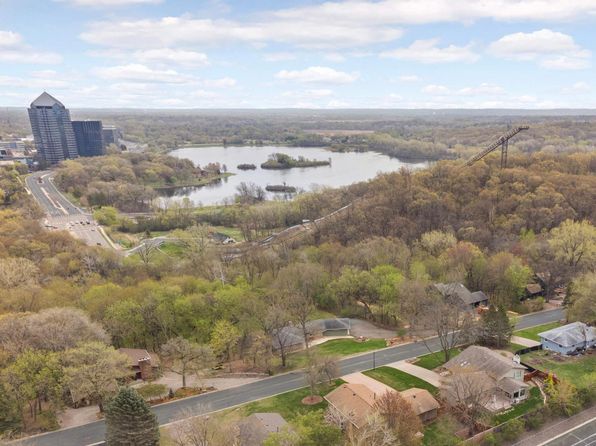 8224 Kingslee Rd, Bloomington, MN 55438
