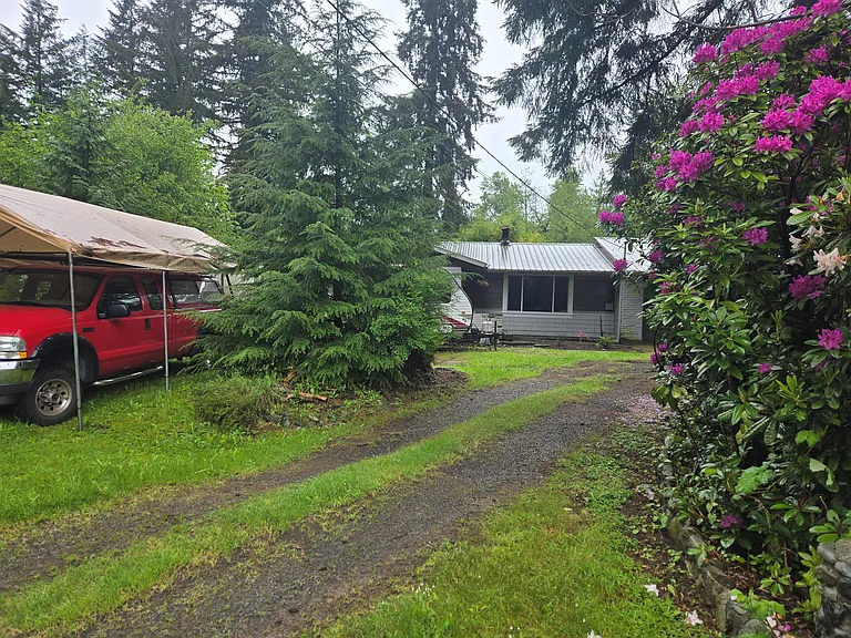 Froot of house and driveway