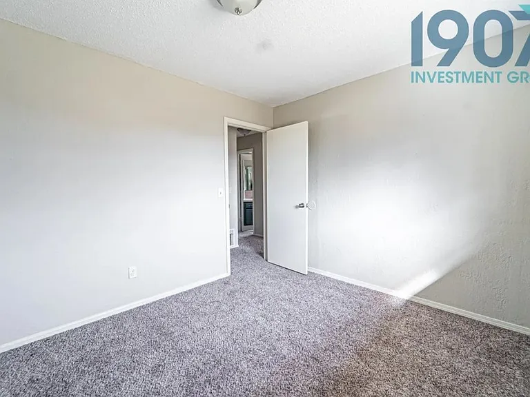 1020 NW 1st St — Photo 11