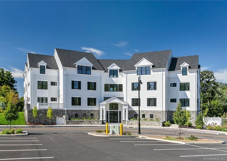 1st image of 788 Farmington Ave #204
