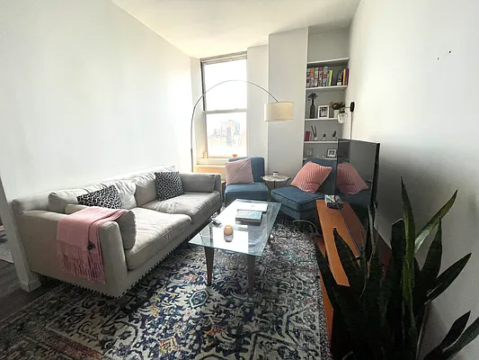 Rented by REAL New York | media 7