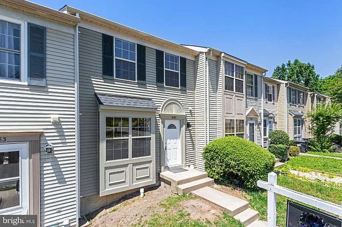 3 bed, 2.5 bath, 1582 sqft, $2,600 — Photo 1