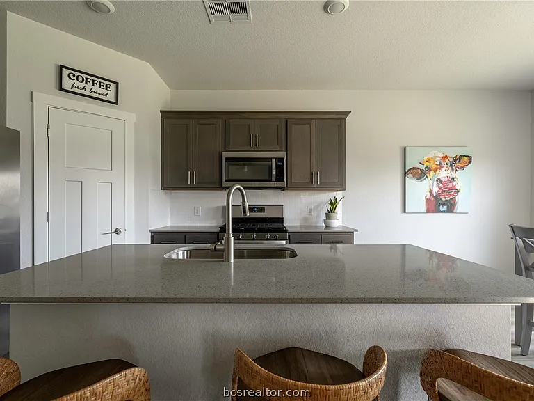 956 Lady Bird Ln — Photo 9