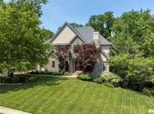 6812 Ridges Ct, Bettendorf, IA 52722