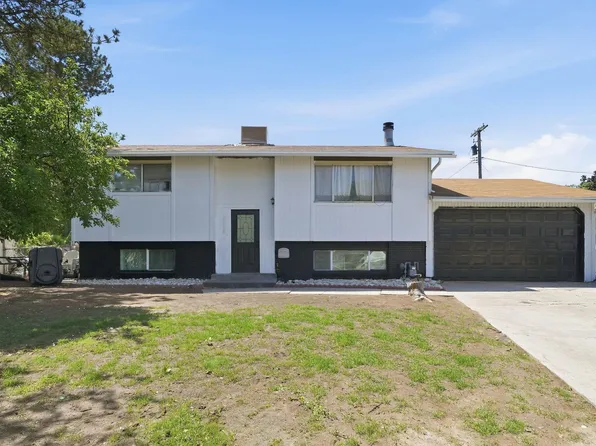 4468 S Red Blossom Cir, West Valley City, UT 84120