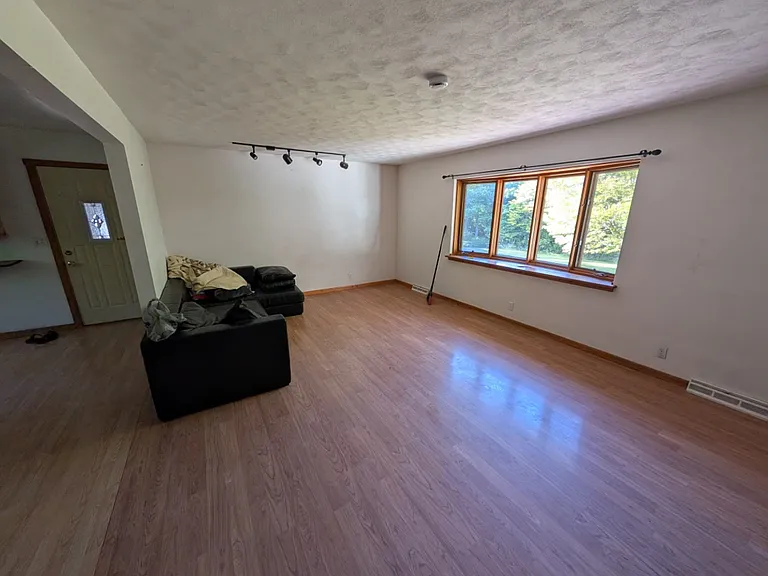 2880 E Bethel Ln — Photo 3