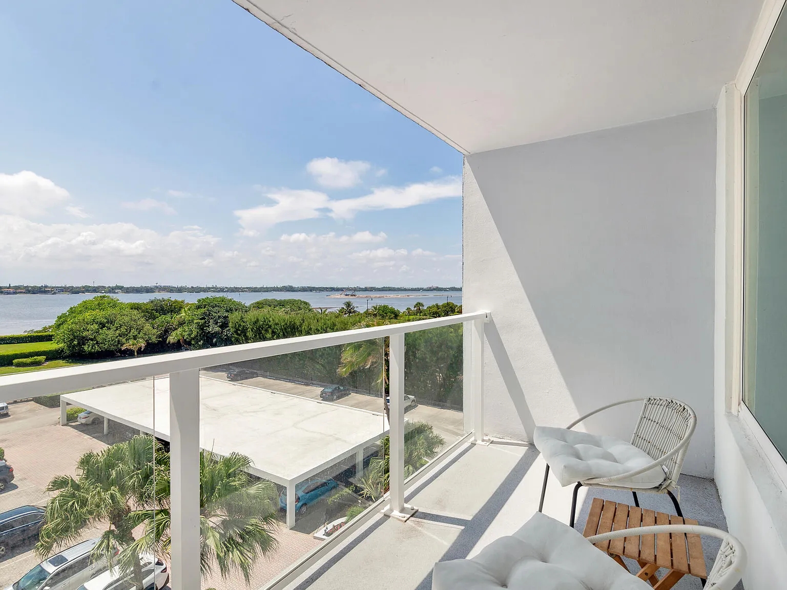 1 bed, 1.0 bath, 924 sqft, $3,250 — Photo 2