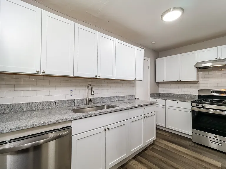 1549431_022_kitchen_13218284.jpg