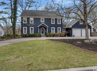 8225 Cherokee Cir, Leawood, KS 66206